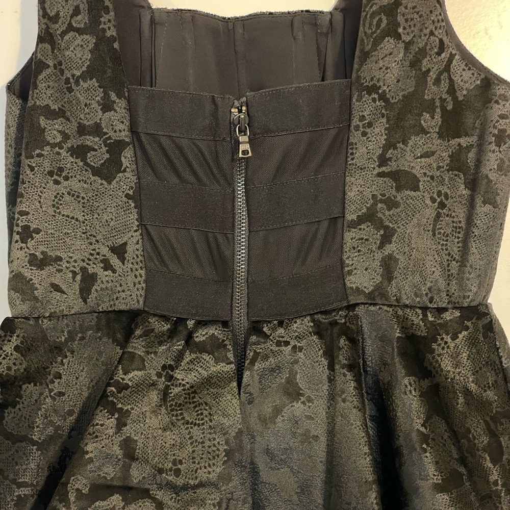 Alice + Olivia Black Velvet Corset Peplum Bodycon Sleeveless Midi Dress Size 4 - Picture 11 of 17